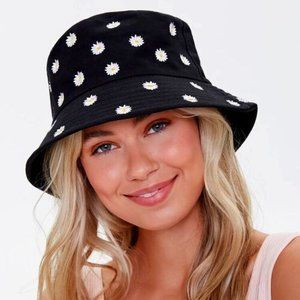 Embroidered Daisy Bucket Hat